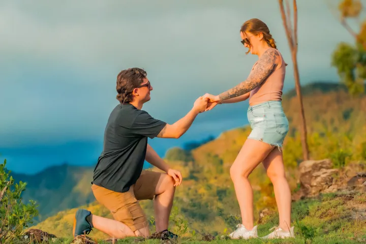 a person throwing a frisbee